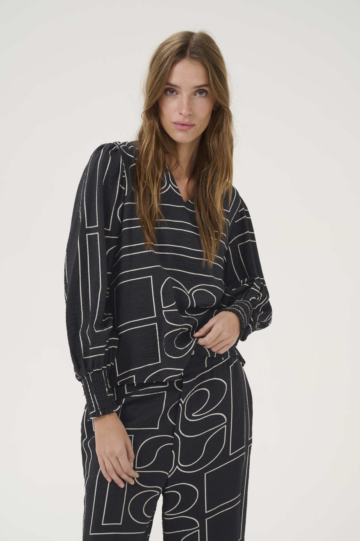 KellyMW Blouse Black AOP - 10704579