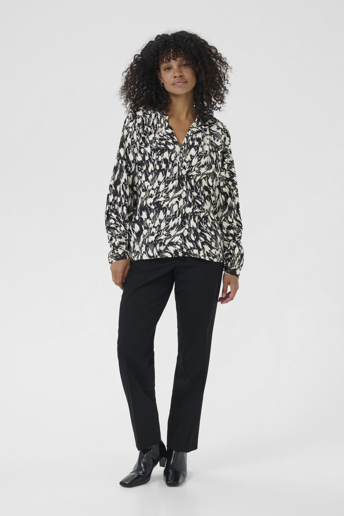 KAjamie Blouse Black/Turtledove Graphic - 108 - 10510794