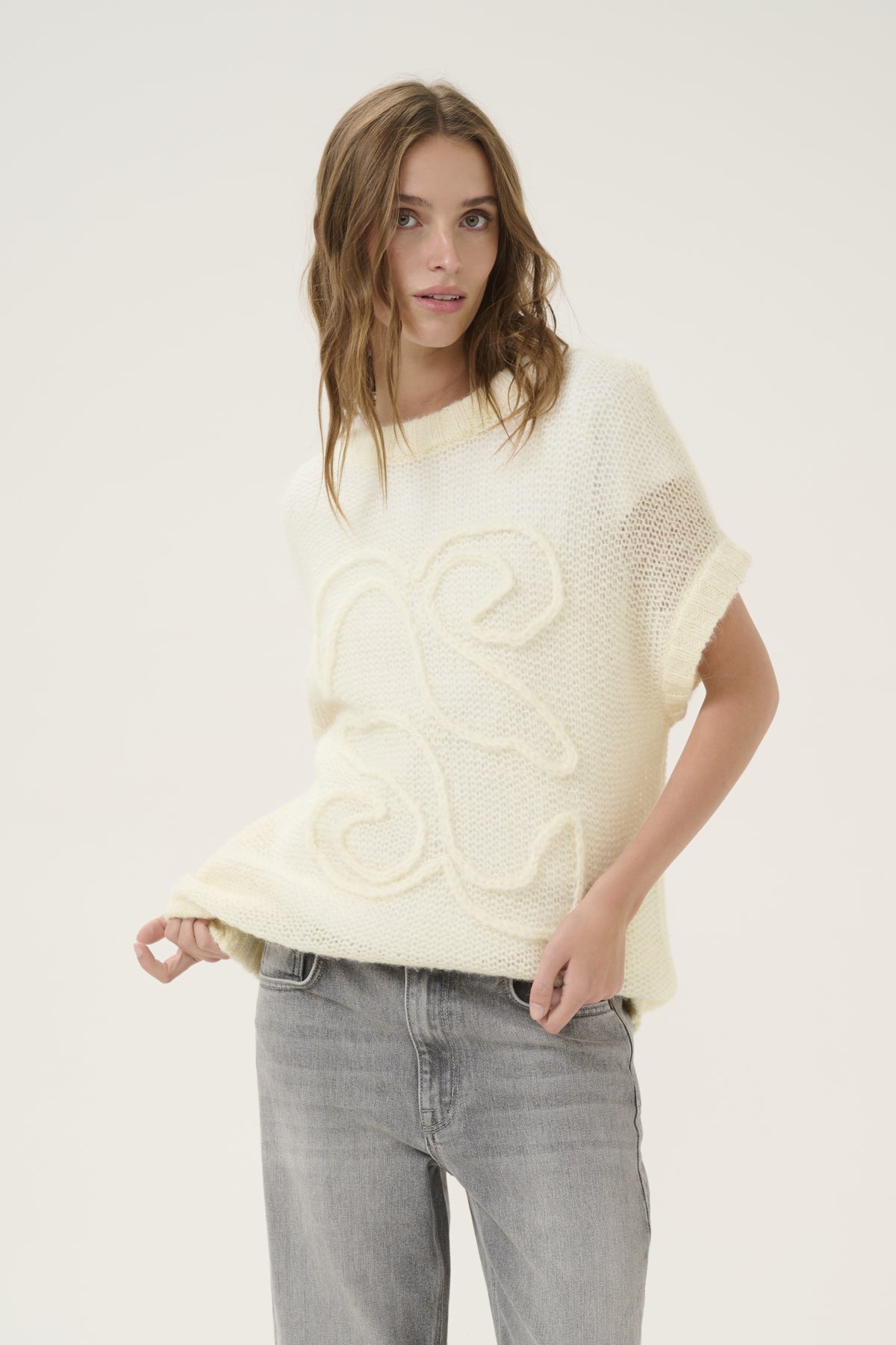 LingoMW Emb. Knit Vest Snow White