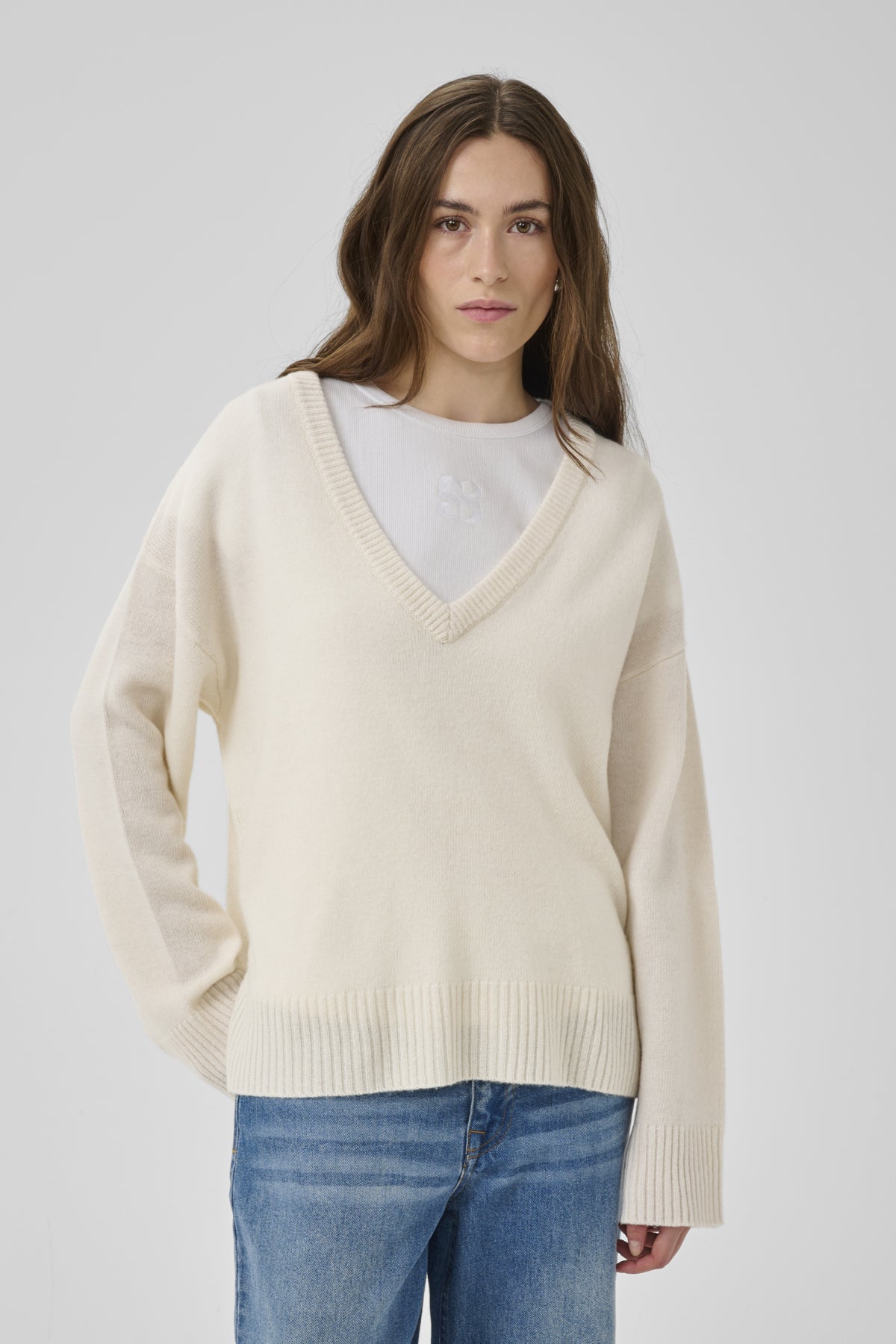 MWHuxi V-Neck Knit Pullover Snow White - 110602 - 10705424