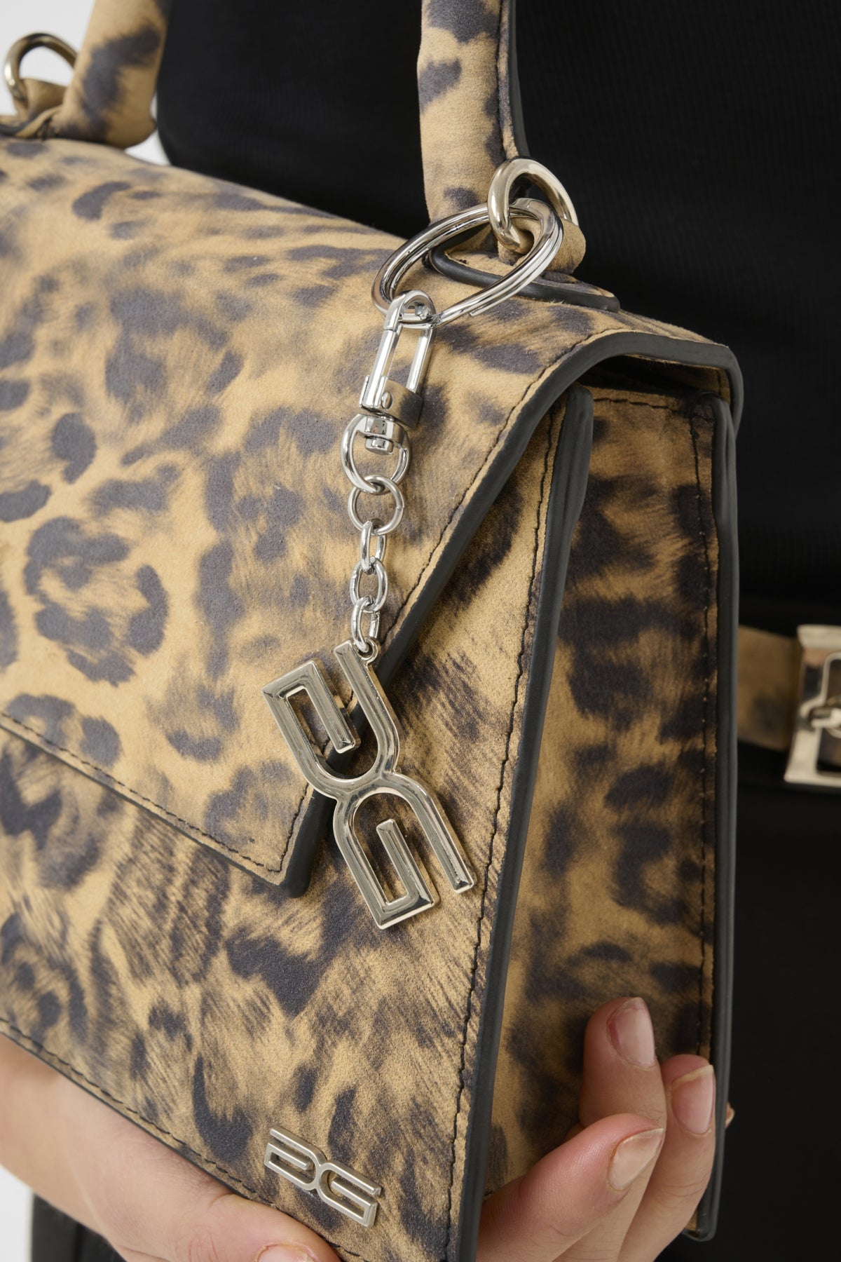 GZkenia logo keychain Silver