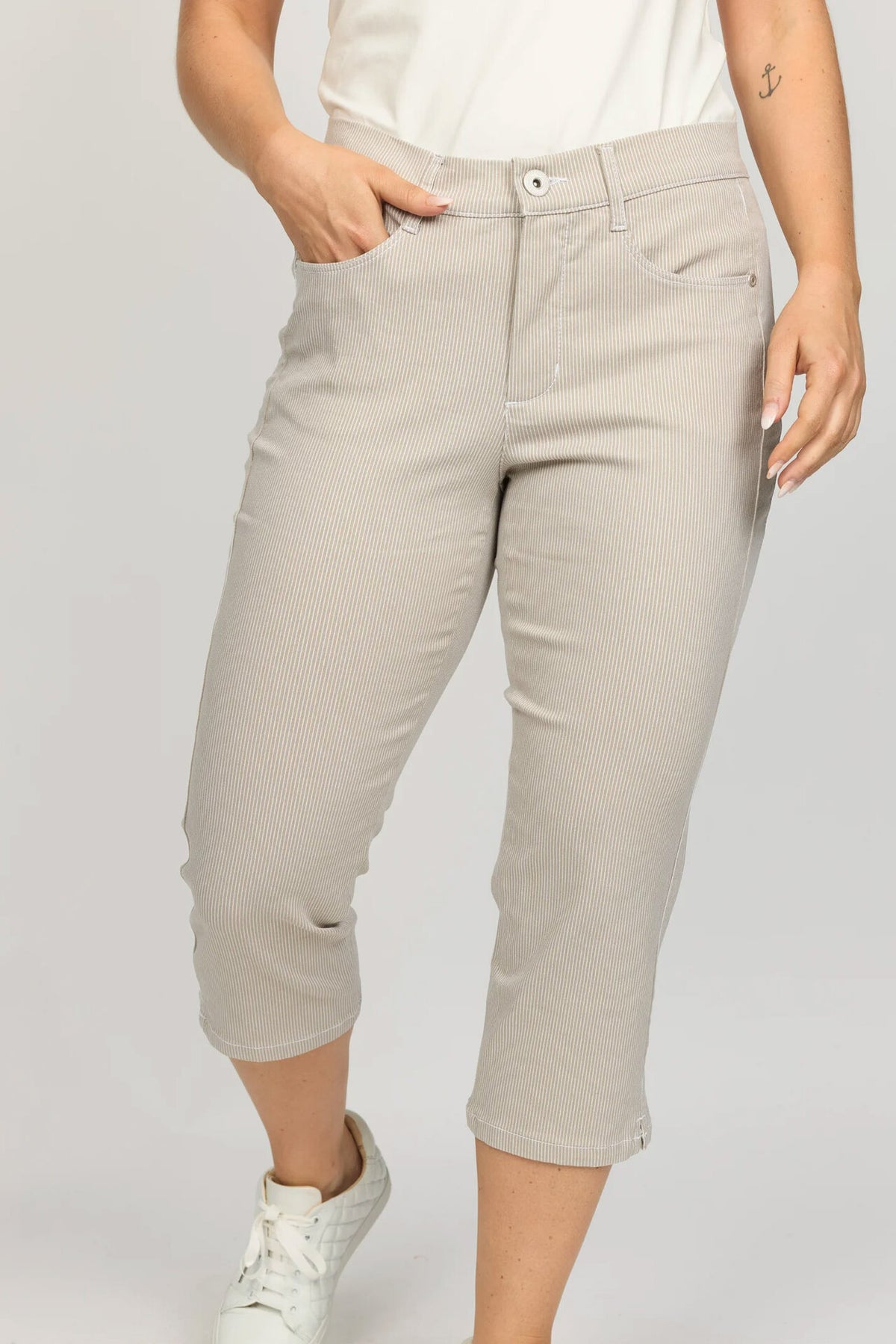 BINA.HS24 Sand Stripe – BUSTEDWOMAN