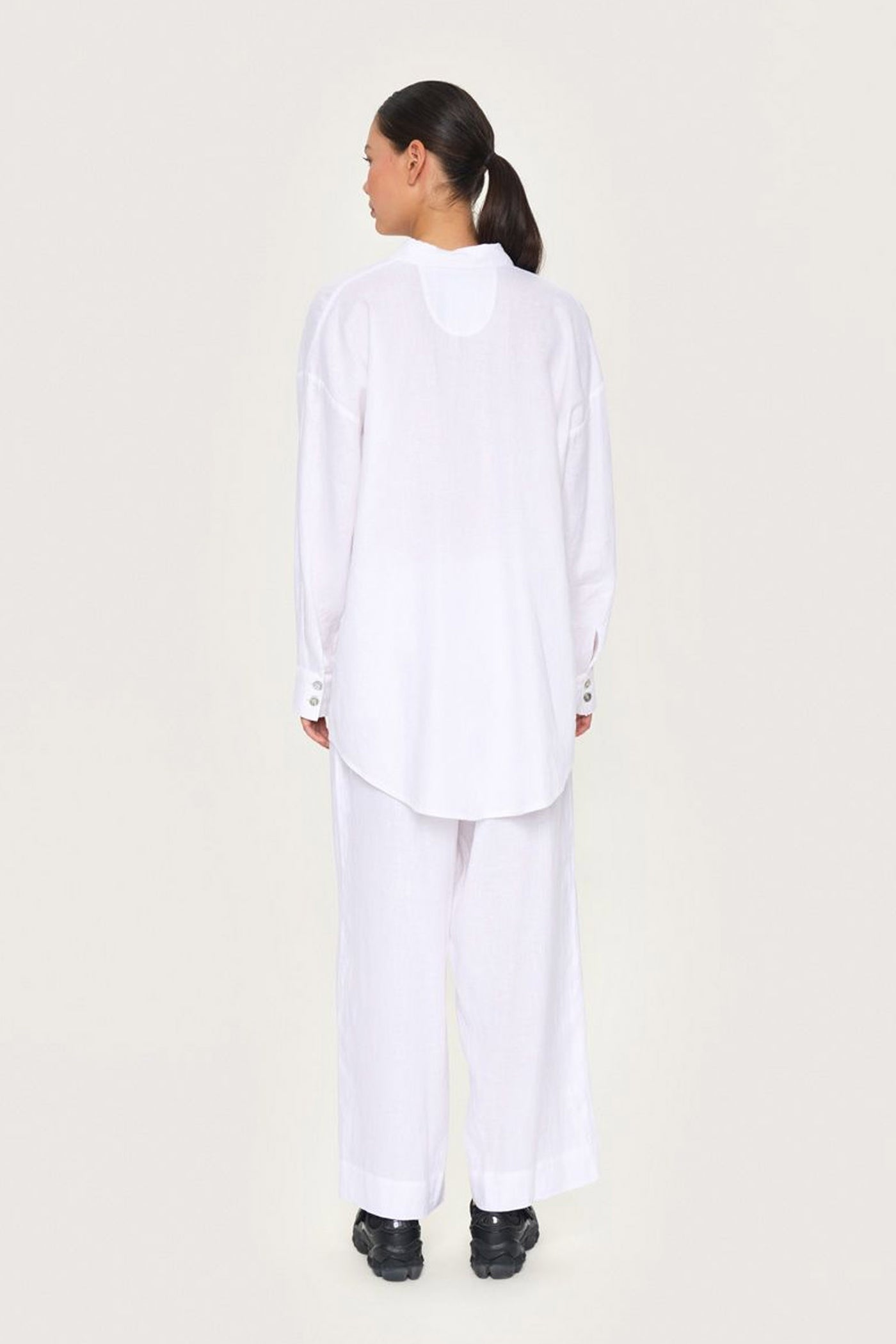 Airy linen White