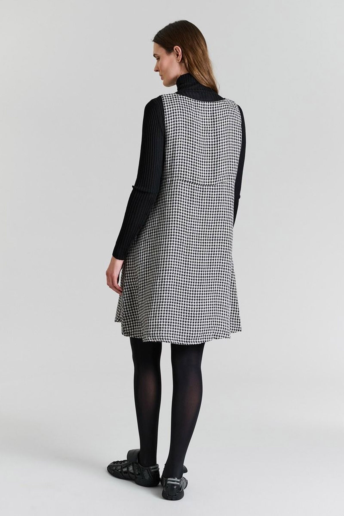 Chesu Ã¦rmelÃ¸s kjole BLACK/IVORY PEPITA - 256-2435-5297