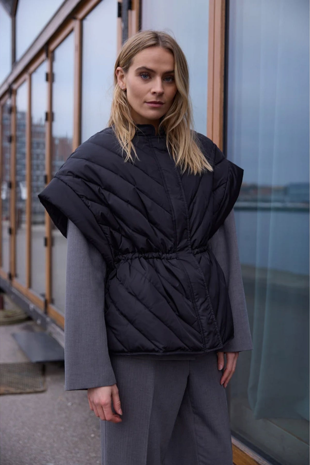 369HMBila cape 900 Black - HM1183