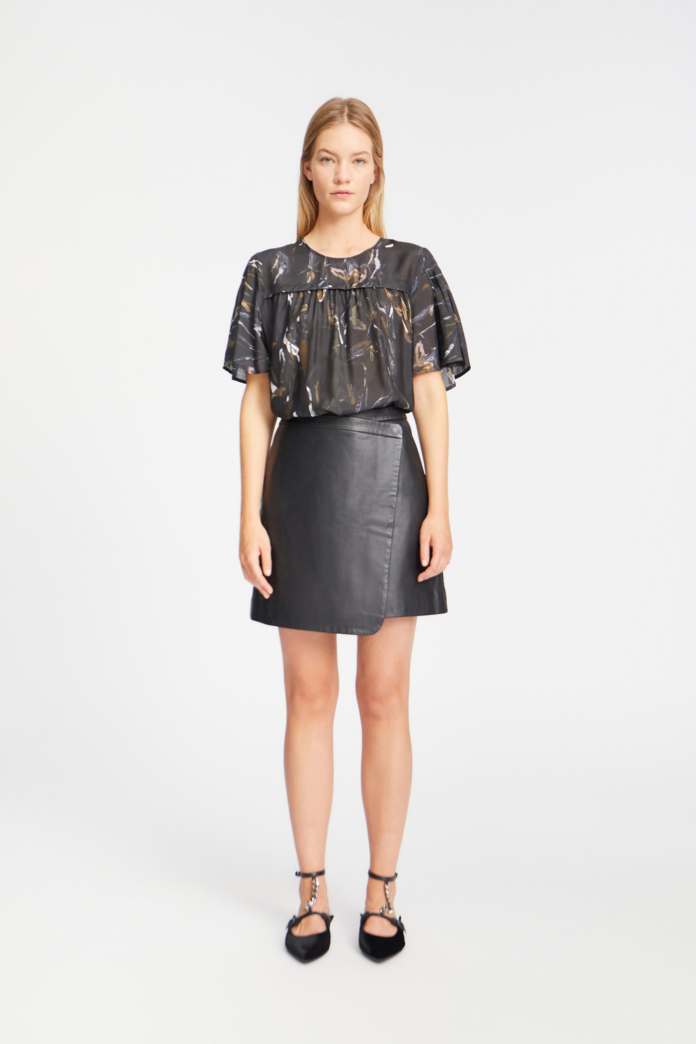 PEZI 2-Black - 1024/25220