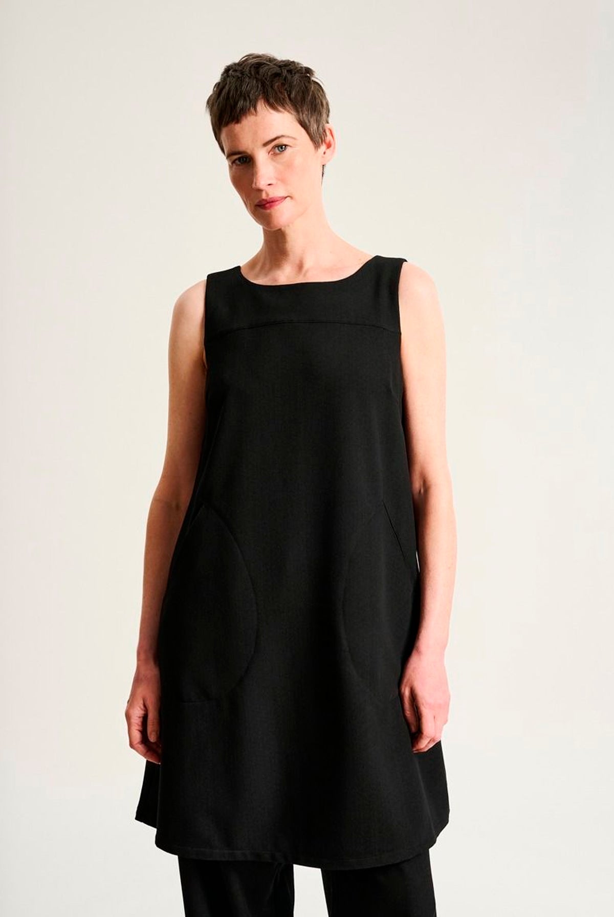 Sayaka Ærmeløs kjole Black - 266-2481-5822