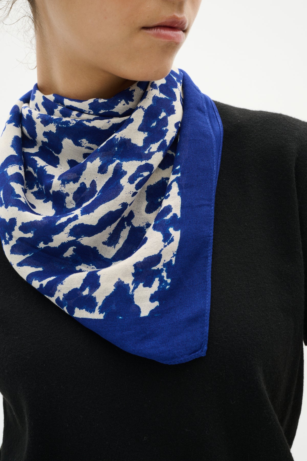 FarleyIW Scarf Artistic Shadow Blue