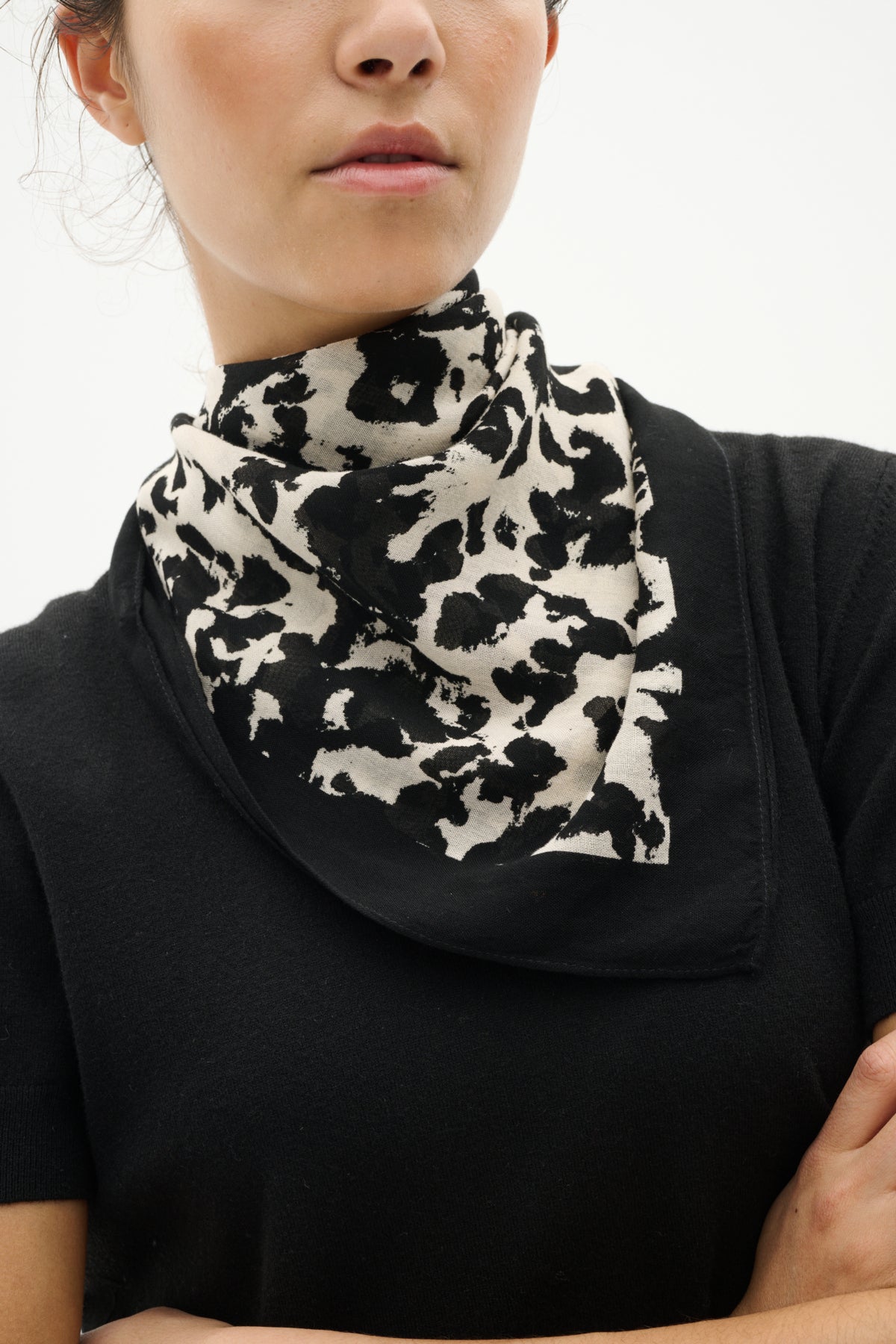 FarleyIW Scarf Artistic Shadow Black
