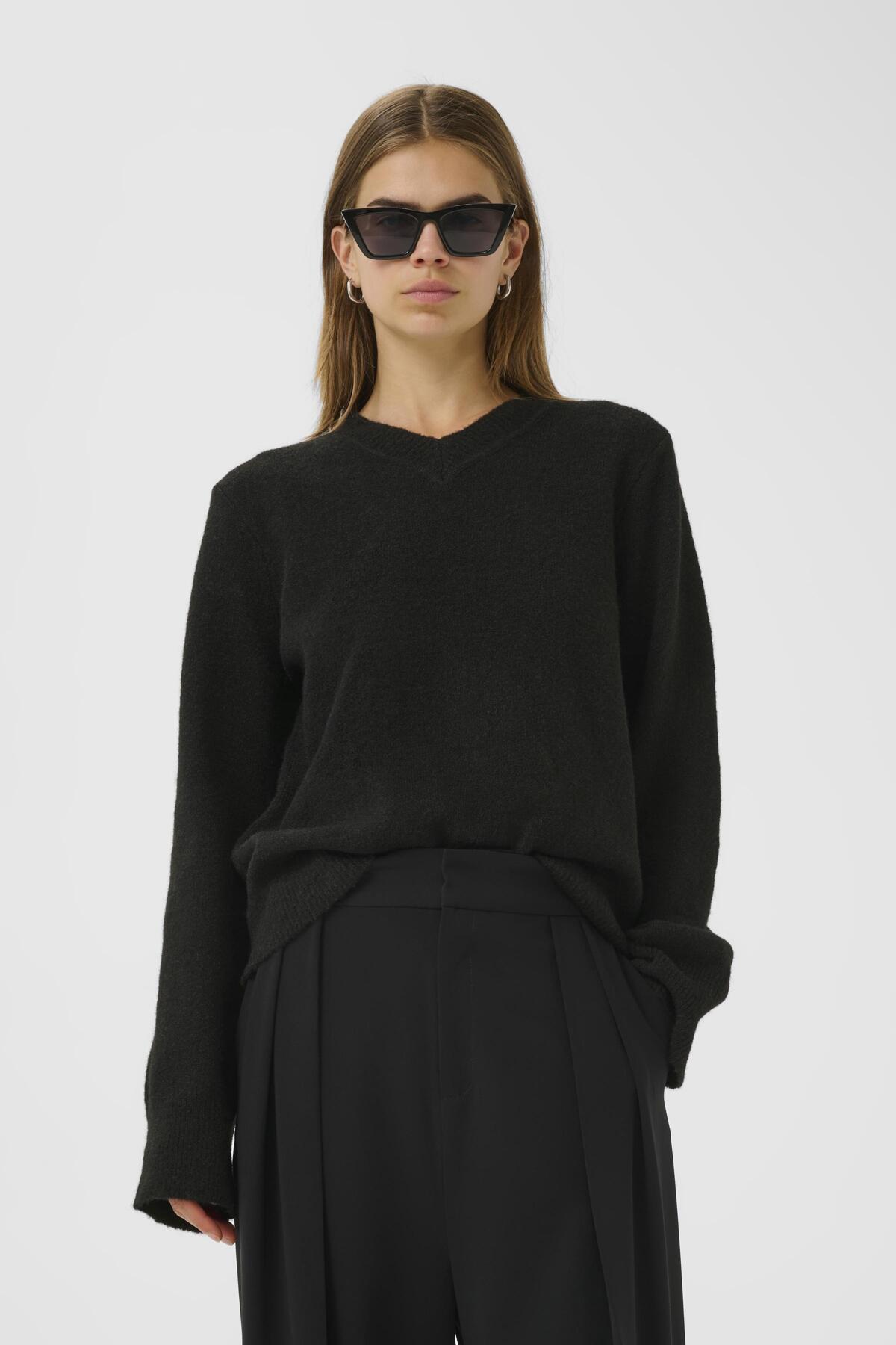 GuniIW V-Neck Black - 30111022