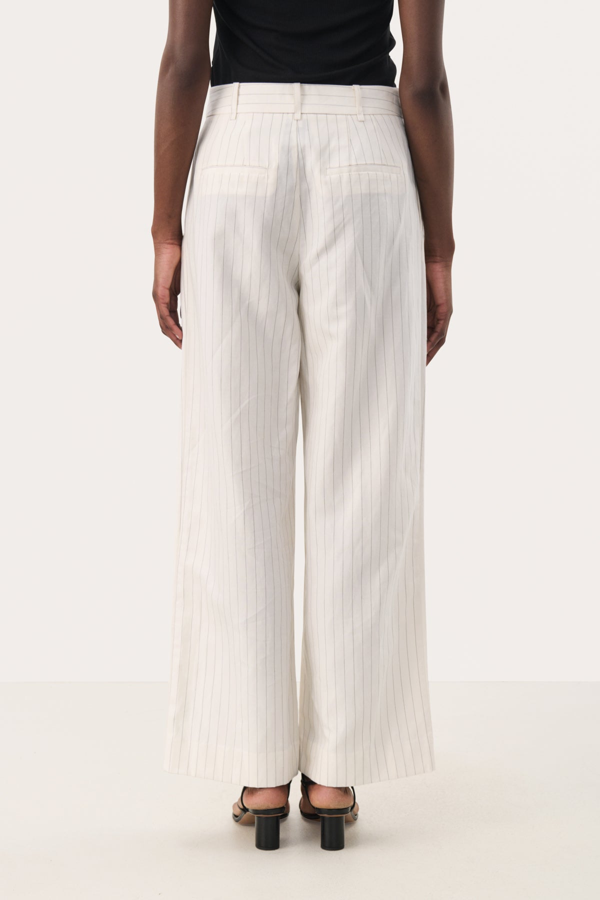 RabiaPW PA Whitecap Gray Stripe