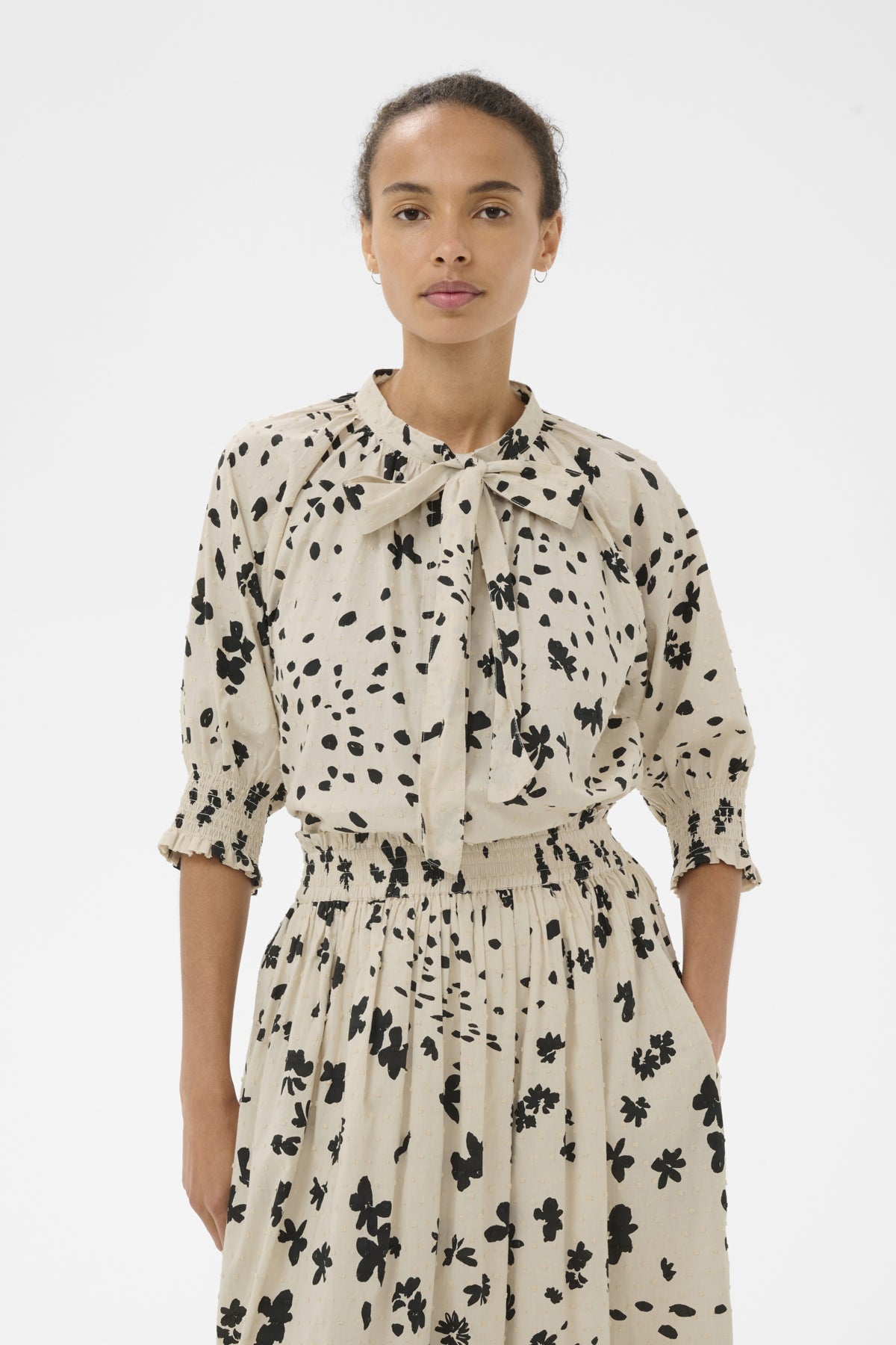 AlmeraPW SH Black Dot Flower Print - 30473 - 30310446