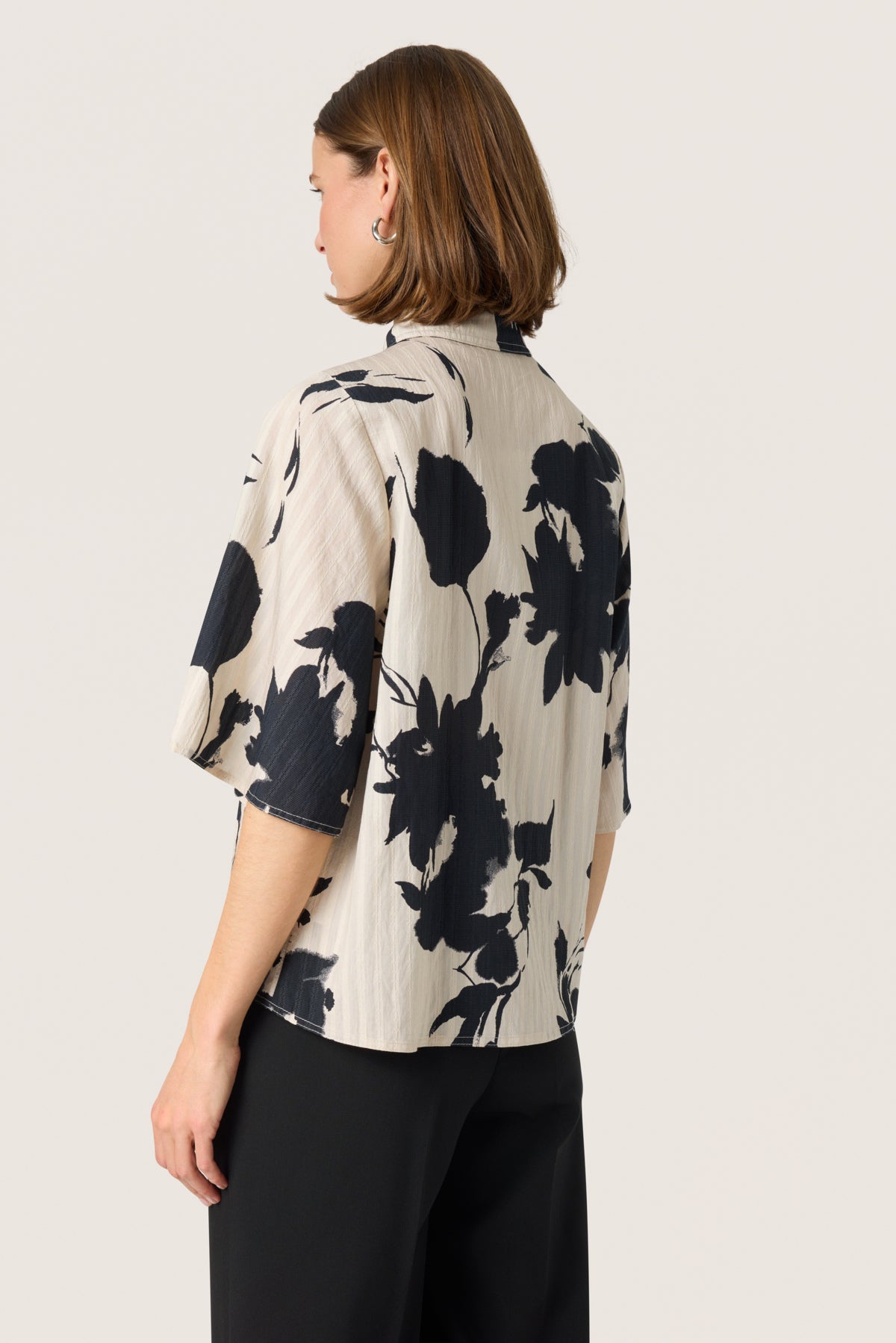 SLDaria Hela Shirt SS Oatmeal Duotone Flower