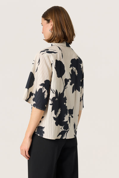 SLDaria Hela Shirt SS Oatmeal Duotone Flower Thumbnail
