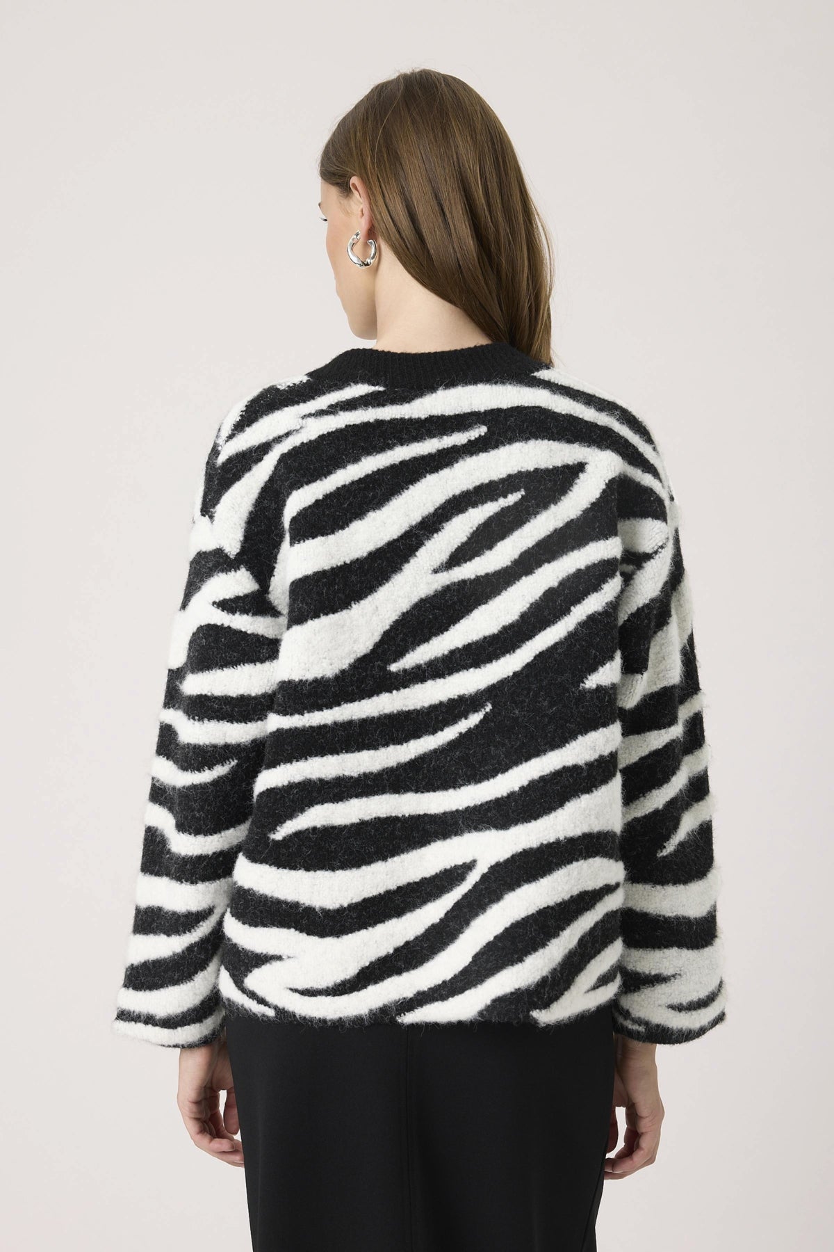 SLSorea V-Neck Pullover Black and White Animal - 30436 - 30408777