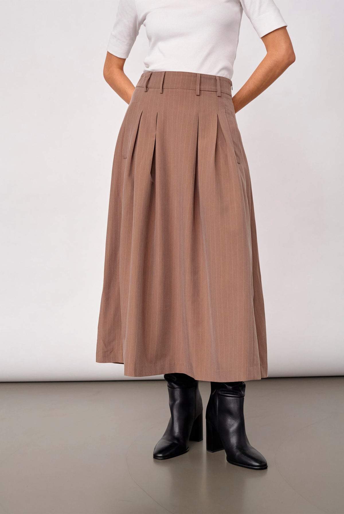 LyviaCC Pleat Pin Skirt 20009-Walnut - 500587