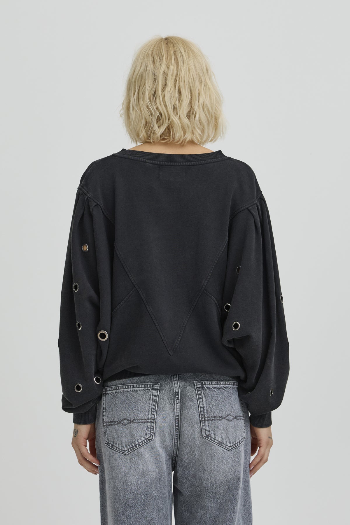BAANGELA EYELET SWEAT Black - 193911 - 50408084