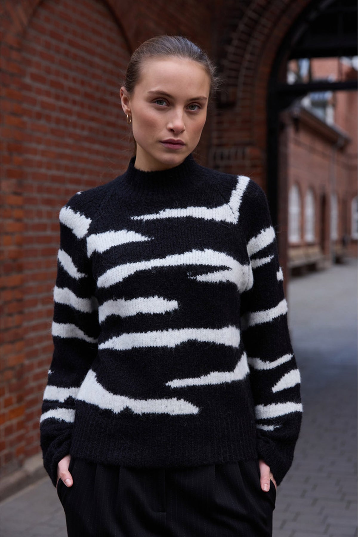 6873RDFSabire knit 20 Black - RDF407