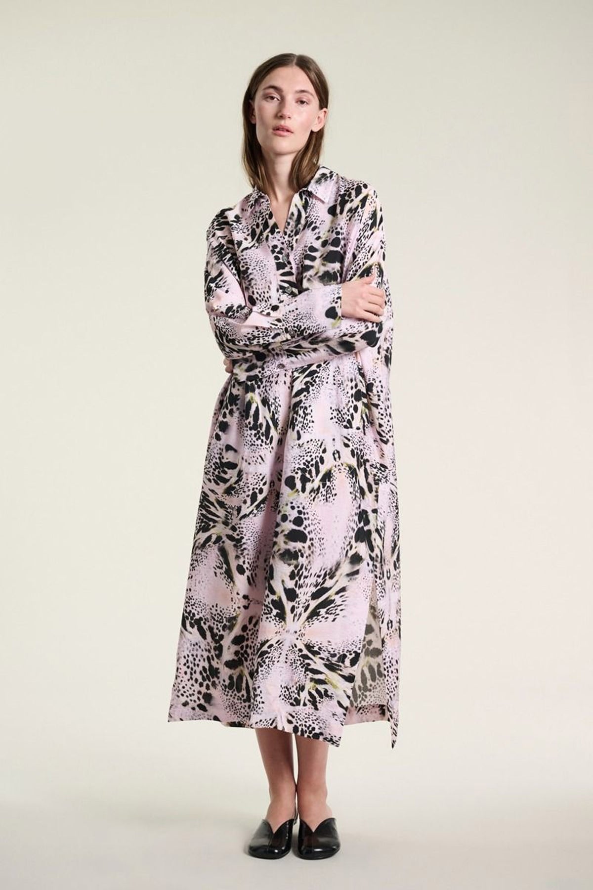Tsuki kjole med v-hals KALEIDOSCOPE ORCHID - 262-2470-5709