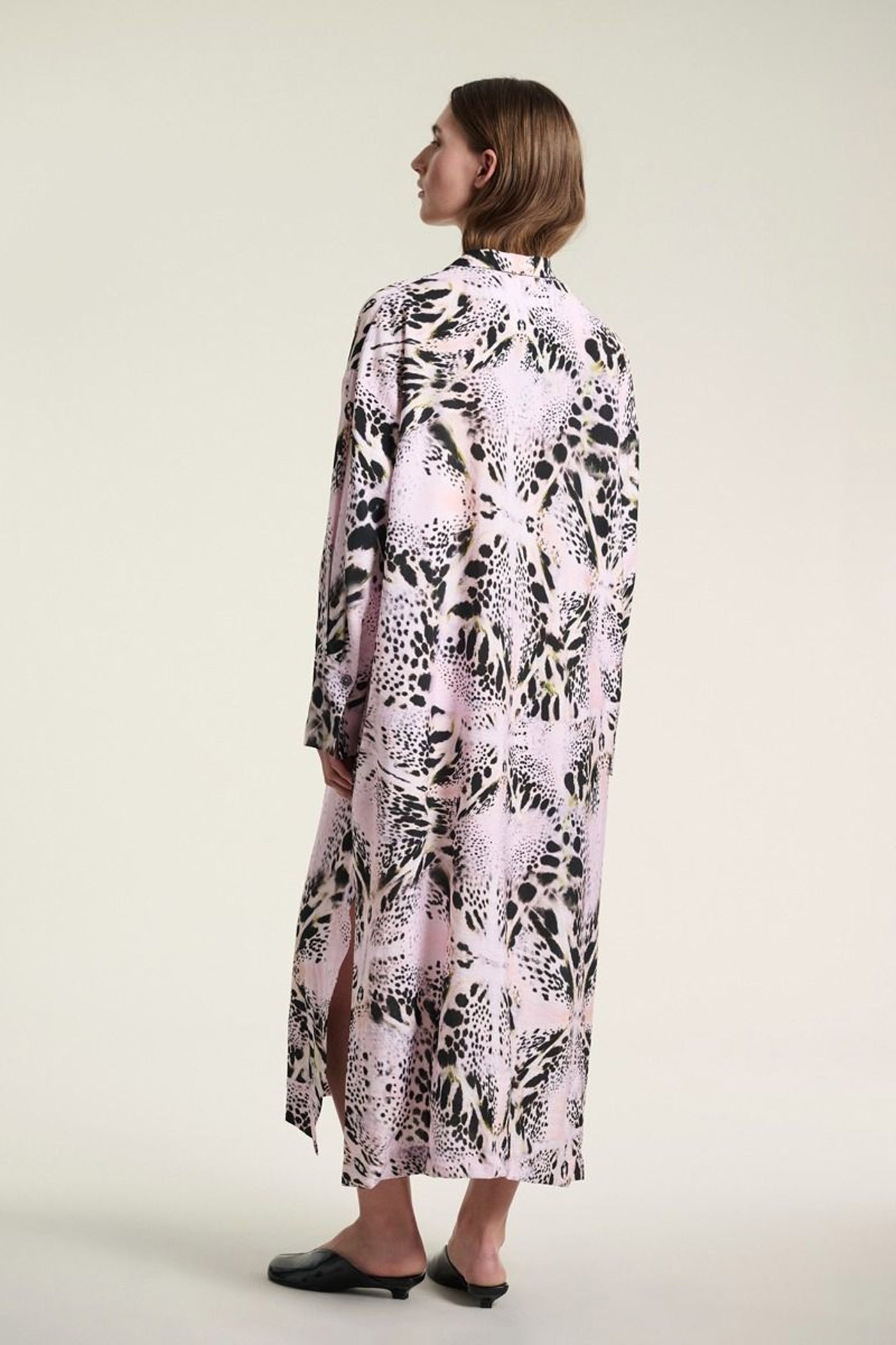 Tsuki kjole med v-hals KALEIDOSCOPE ORCHID - 262-2470-5709