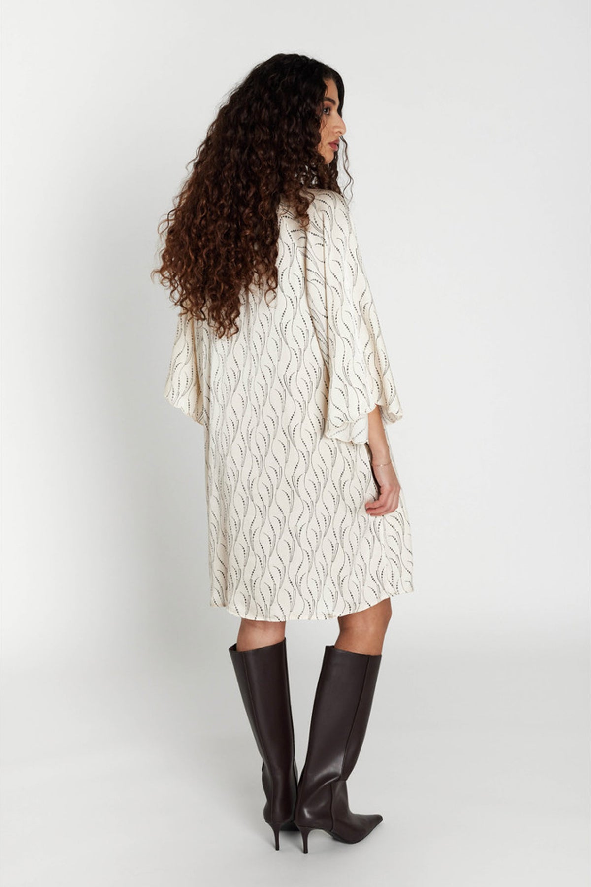 AcaraBBWendisa dress Wavy print White cream - BBW5027