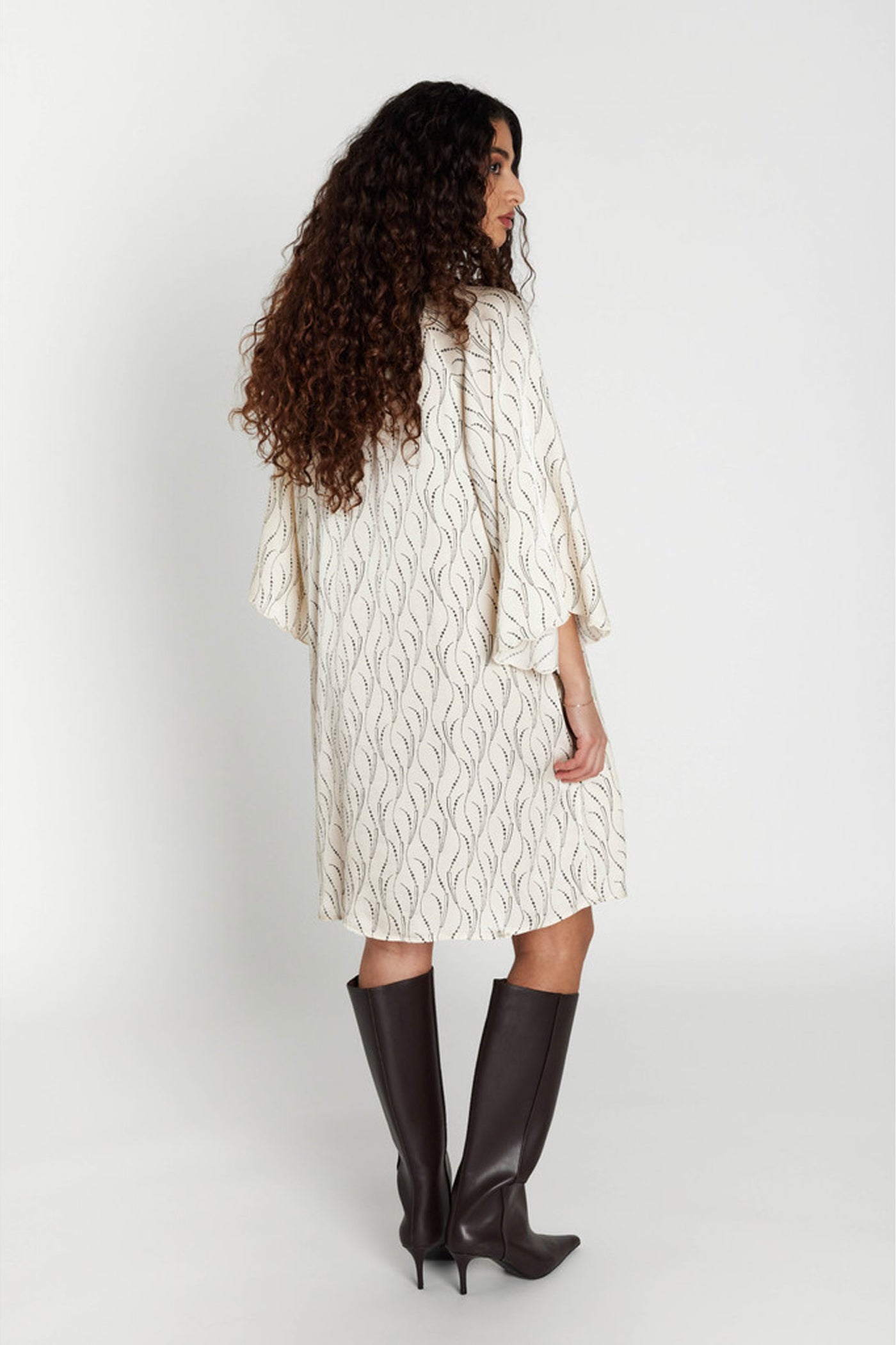AcaraBBWendisa dress Wavy print White cream - BBW5027