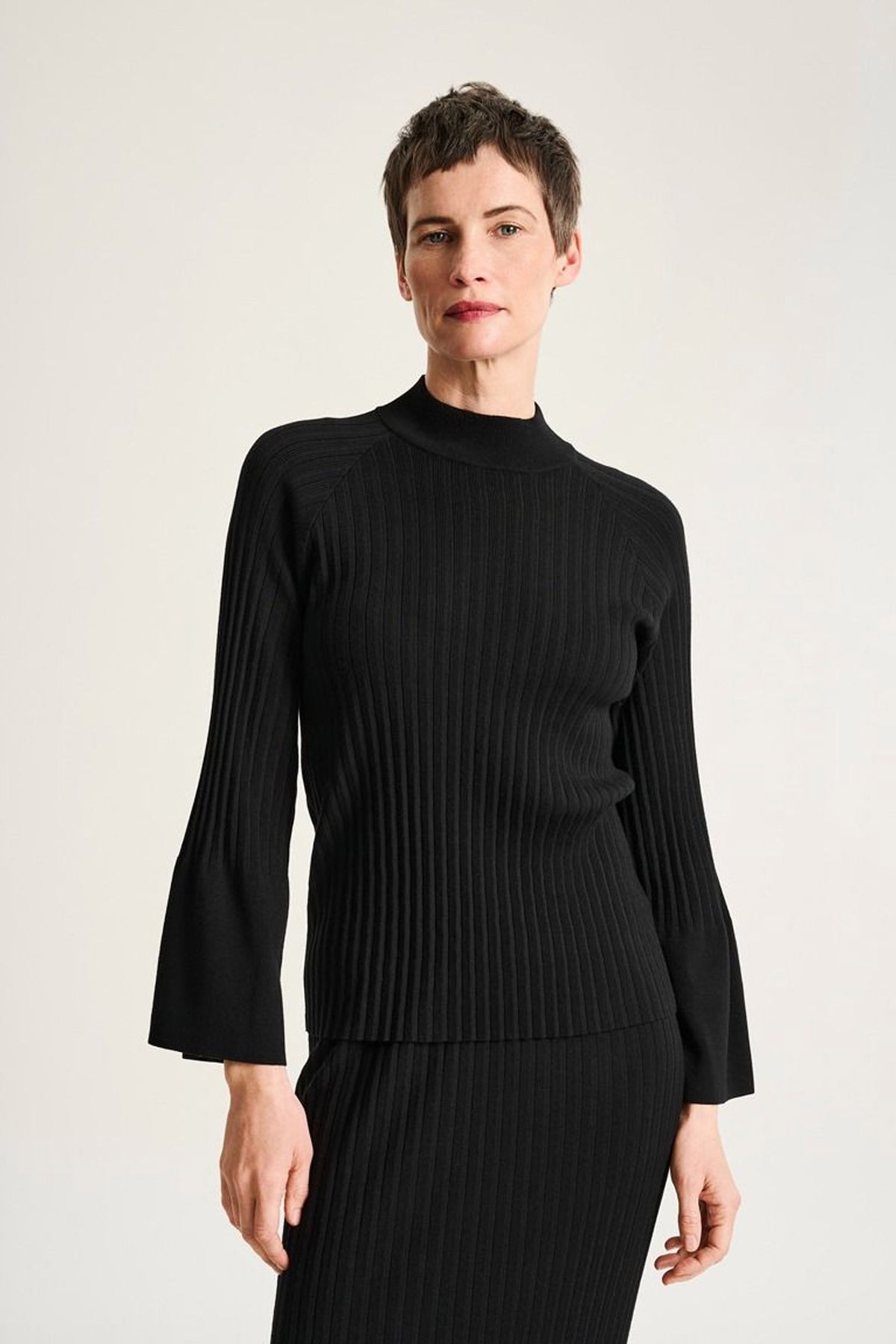 Akiko højhalset bluse Black - 266-1086-5890
