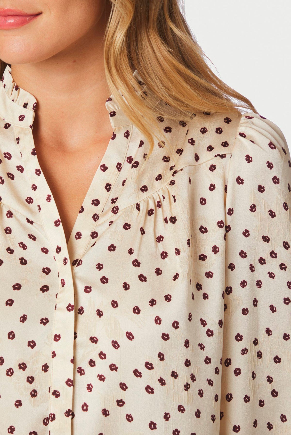 Astrida Flower Jacquard Blouse Creme - 170202