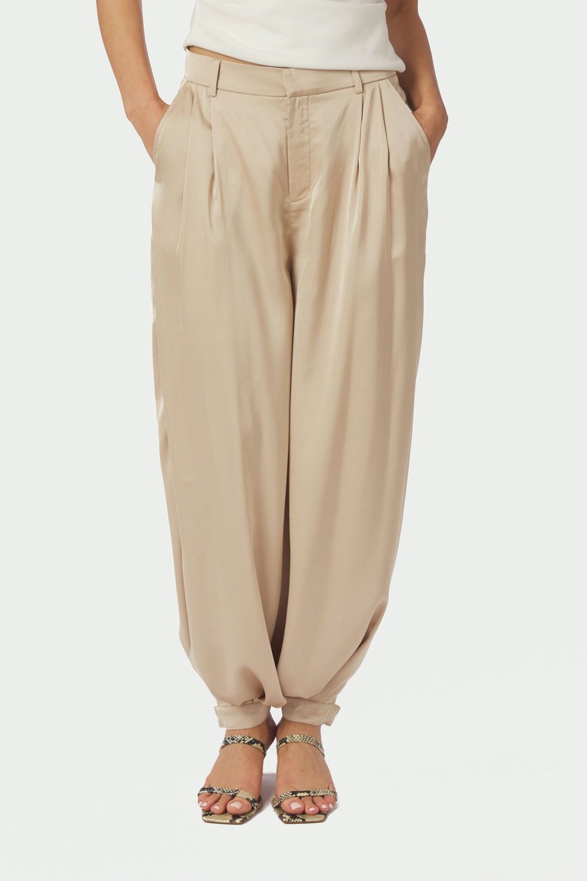 Fayla Drapy Satin Balloon Pant Dark Sand - 167418