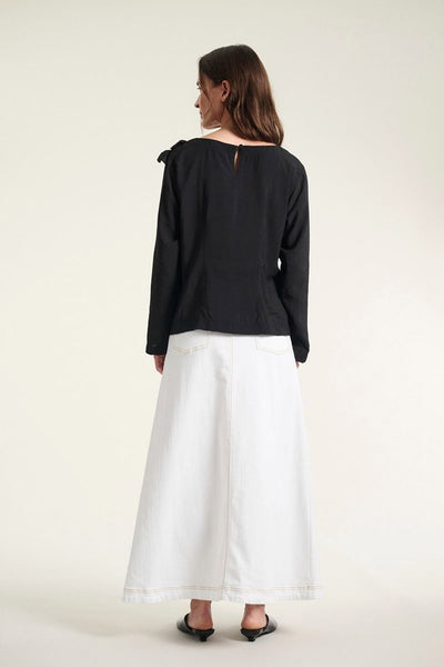 Karu bluse med flæse Black - 261-2469-5706 Thumbnail