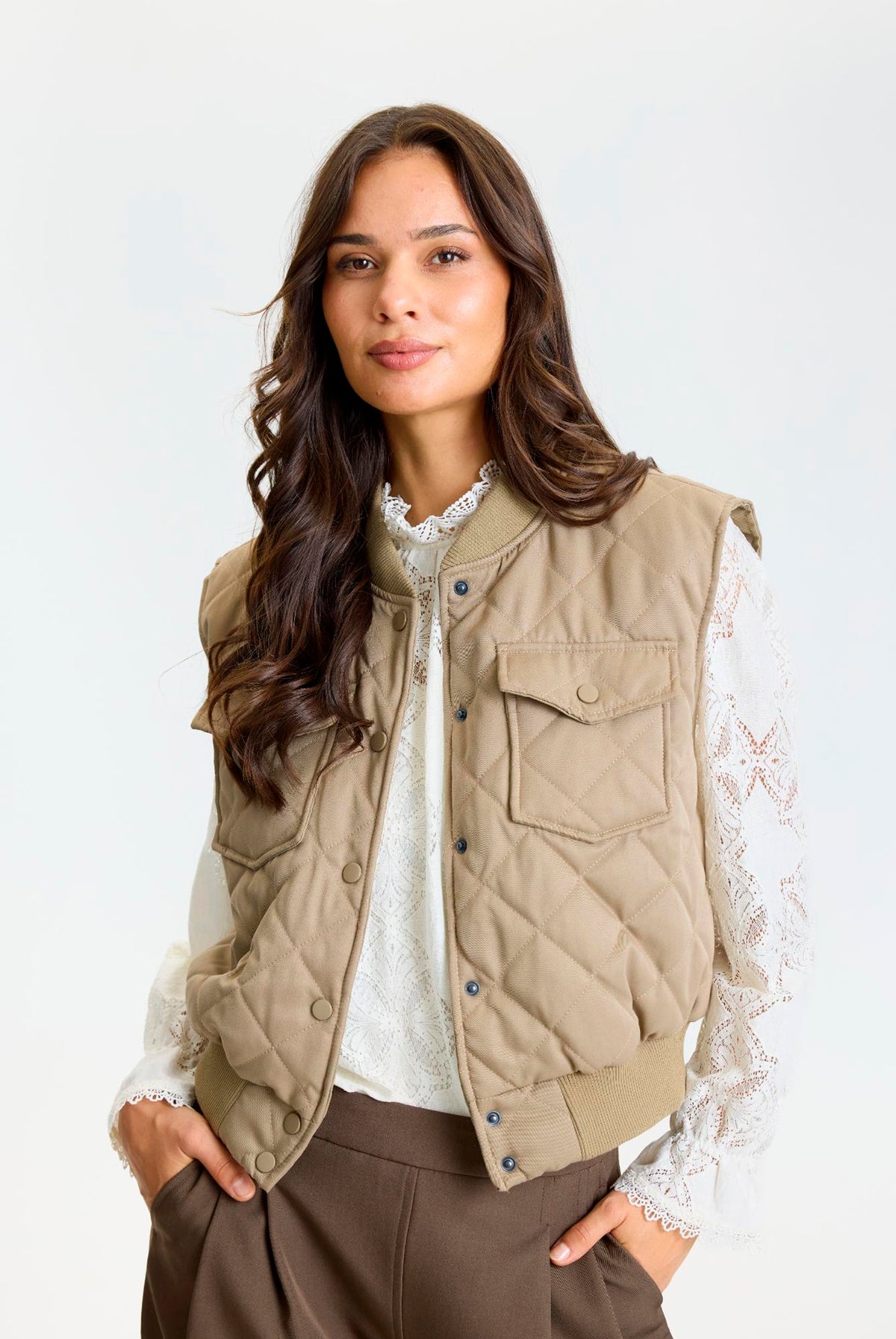 Davina vest Dark Sand - 17275