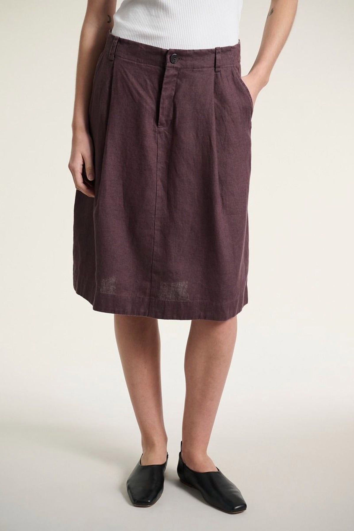 Lazy linen nederdel med læg RAISIN - 261-2141-5562