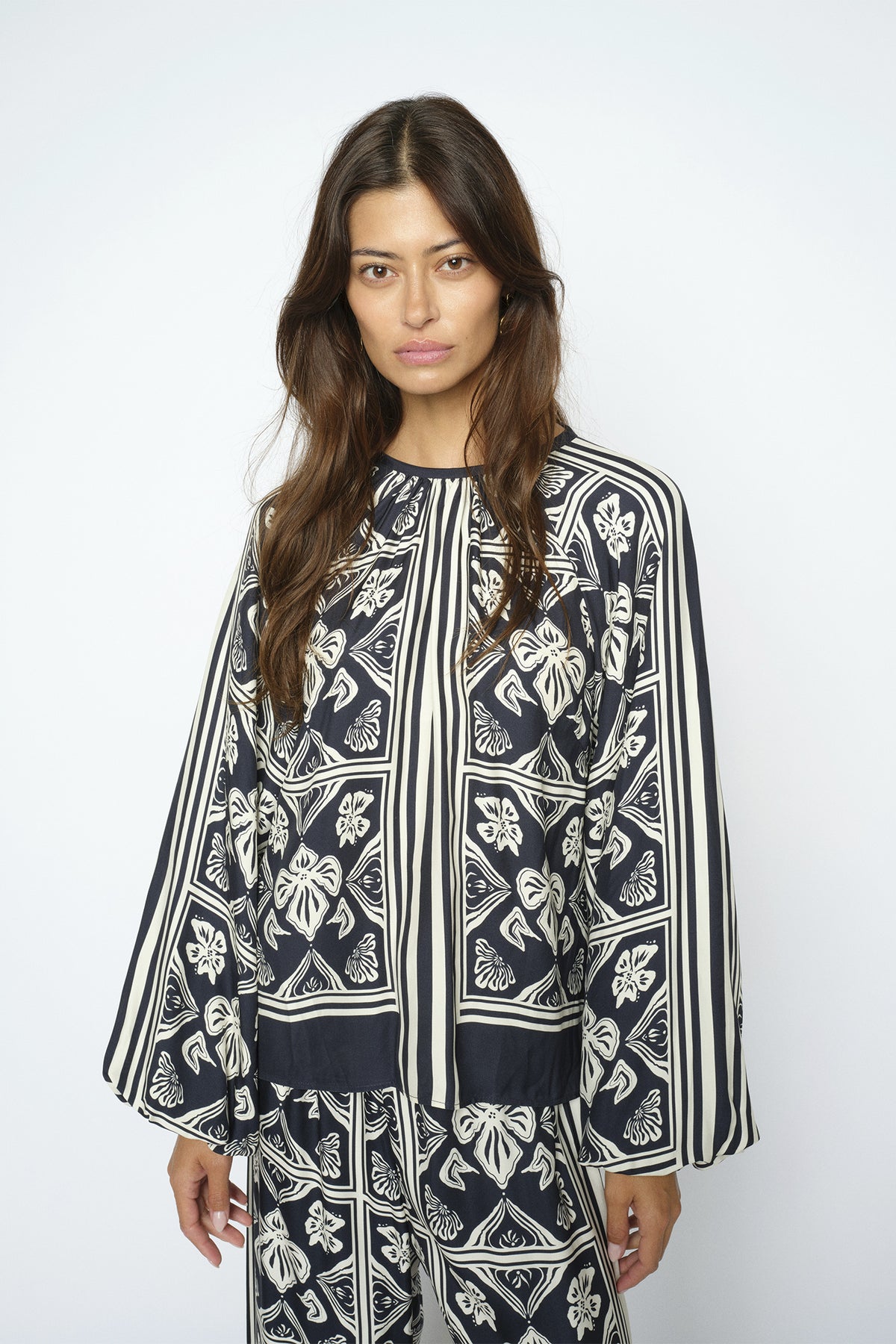 MMMilkey Linocut Blouse Salute Navy - 181040