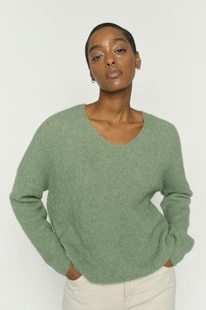 MMThora V-Neck Knit Turf Green - 153900
