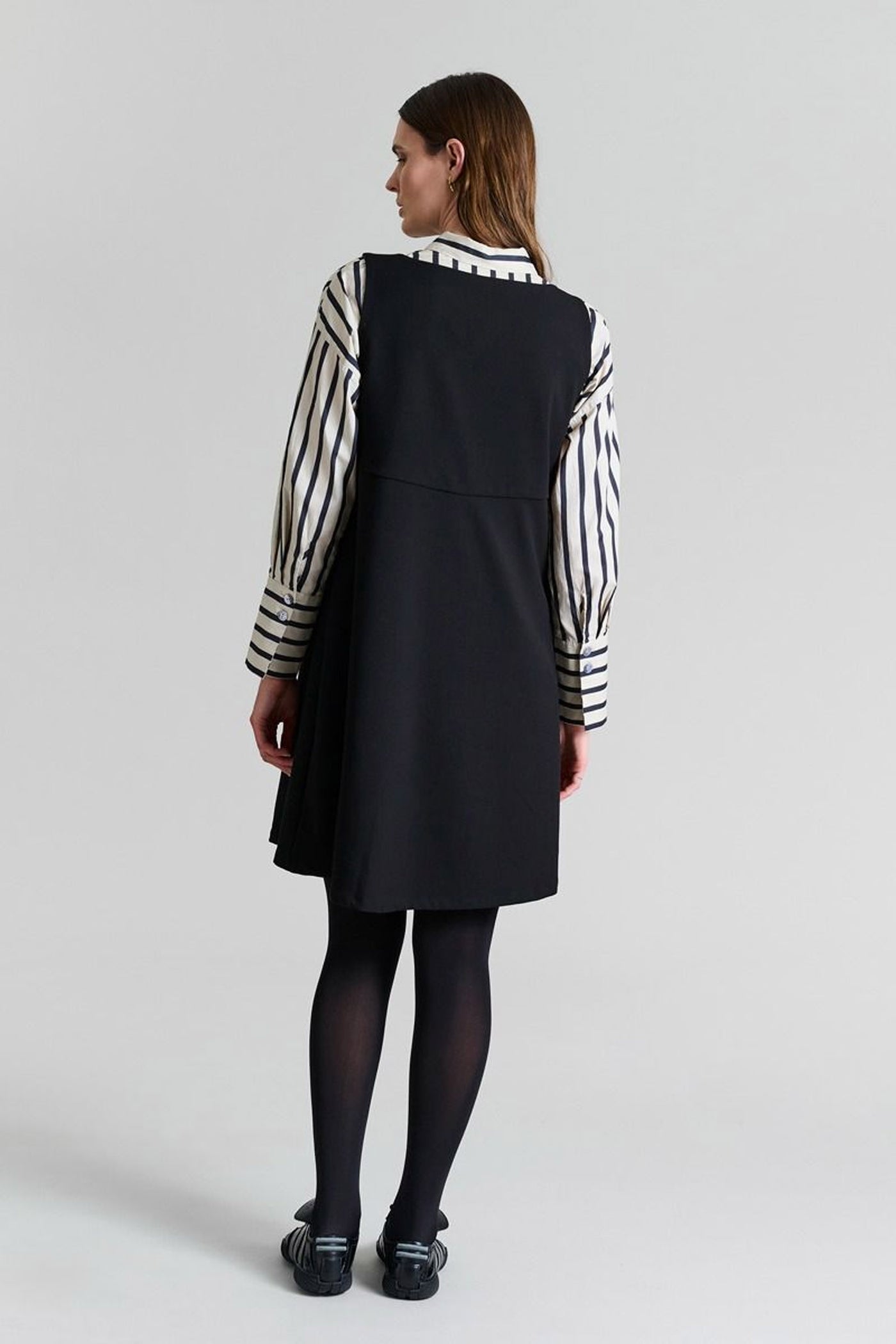 Noru ærmeløs kjole Black - 257-2440-5376