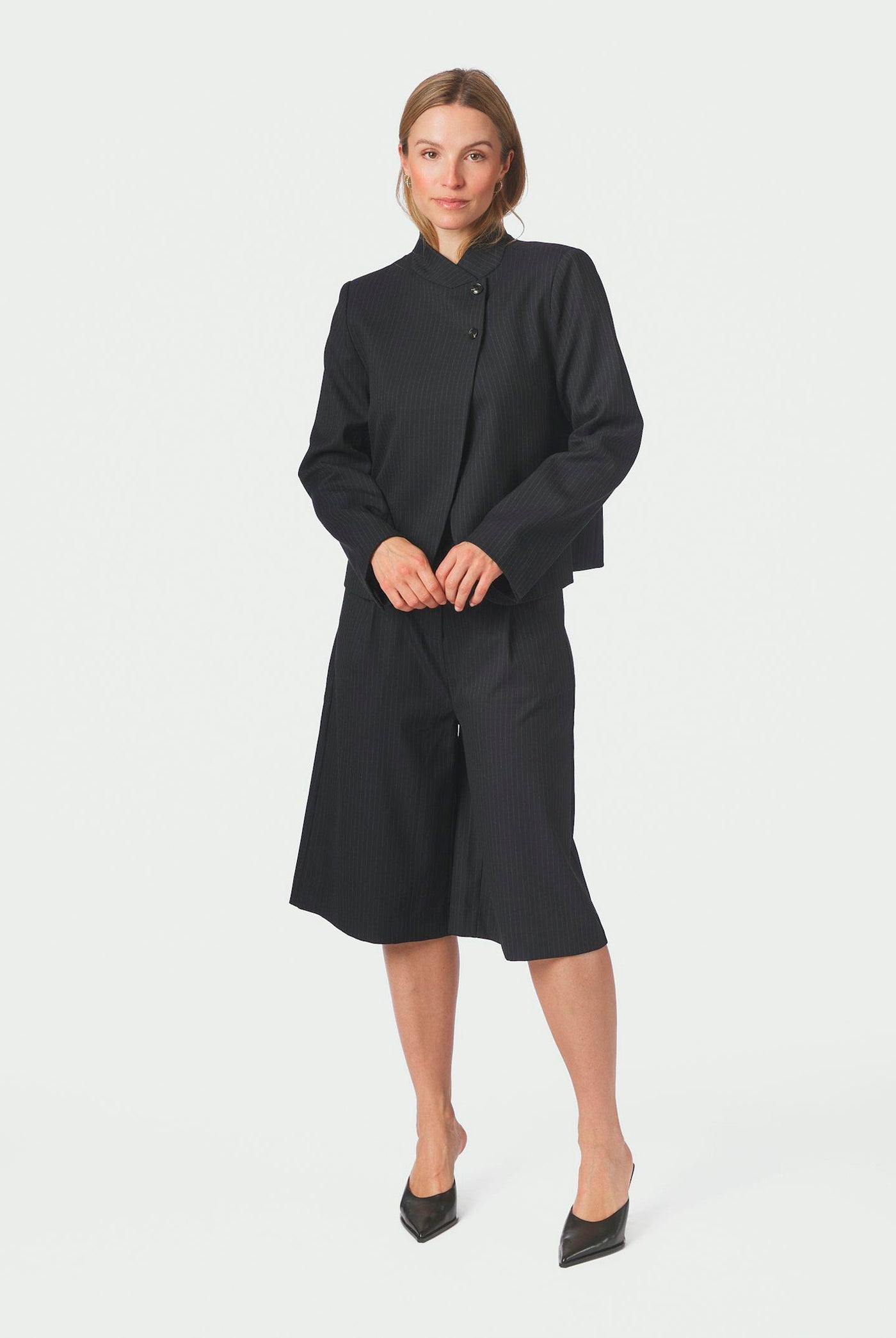Rima Slim Pinstripe Shorts Dark Navy - 169531