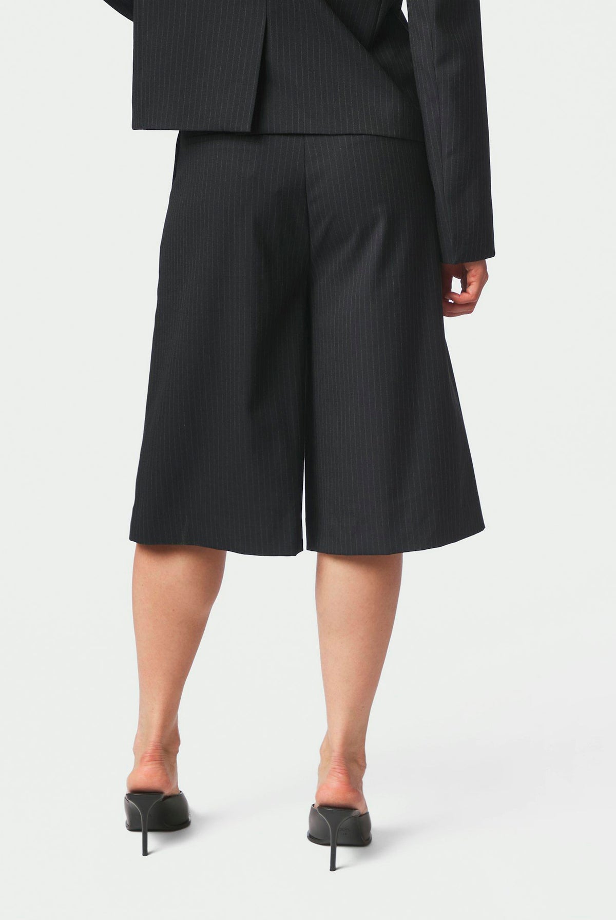 Rima Slim Pinstripe Shorts Dark Navy - 169531