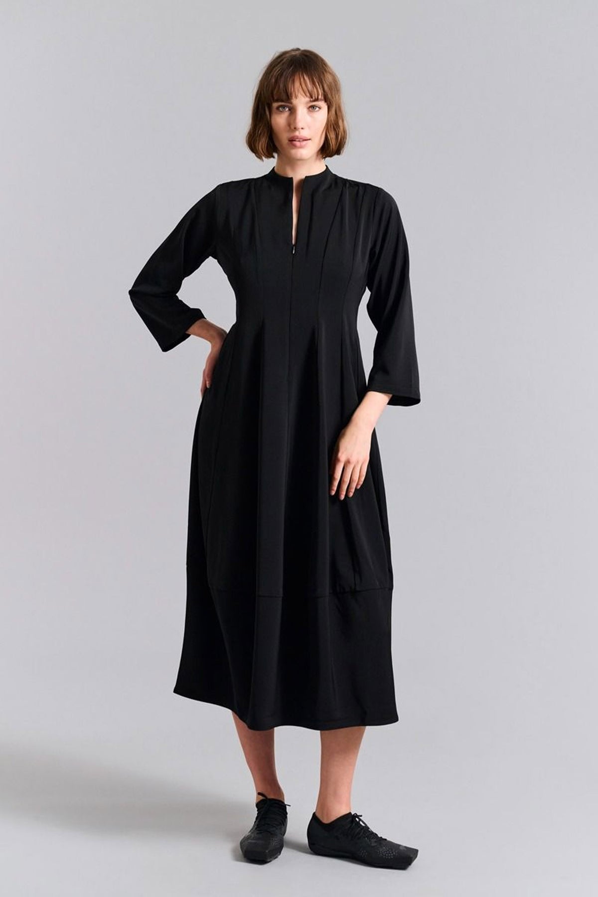 Sakura stretch kjole med krave Black - 259-2454-5491