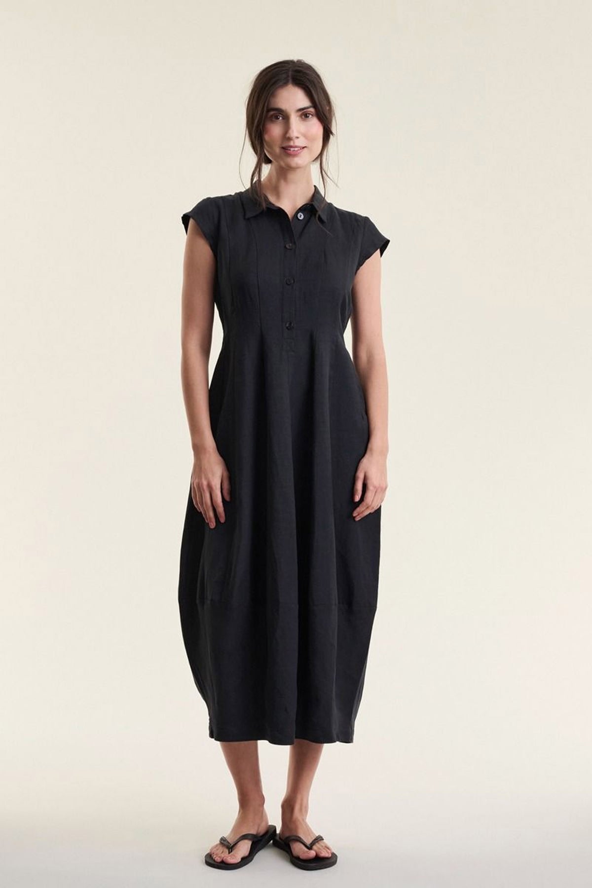 Sukosu kjole med krave Black - 263-2474-5776